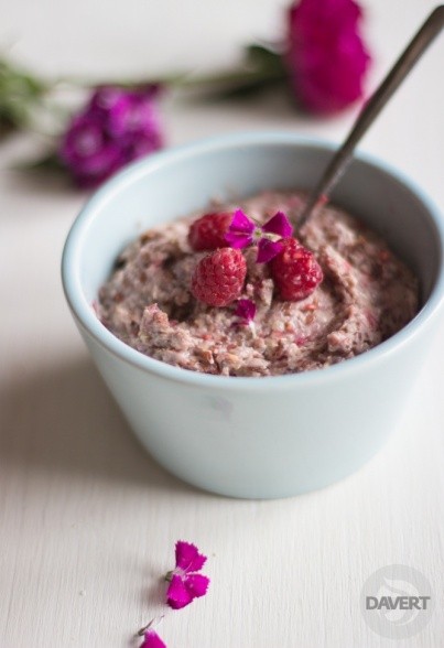Himbeer Porridge mit geschroteter Leinsaat