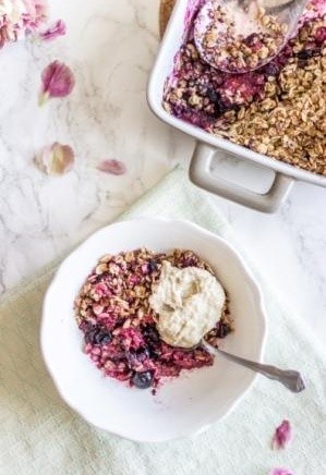 Beerencrumble mit Cashewcreme