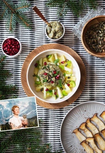 Kartoffelsalat mit Sellerie, Kohlrabi und Kernöl-Joghurt-Basilikumsamen Dressing